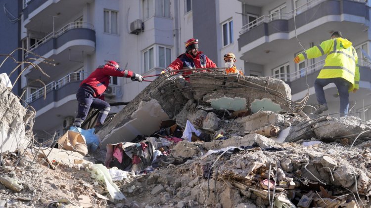 Туркэд дахин газар хөдөлсний улмаас нэг хүн амиа алдаж, 69 хүн гэмтжээ
